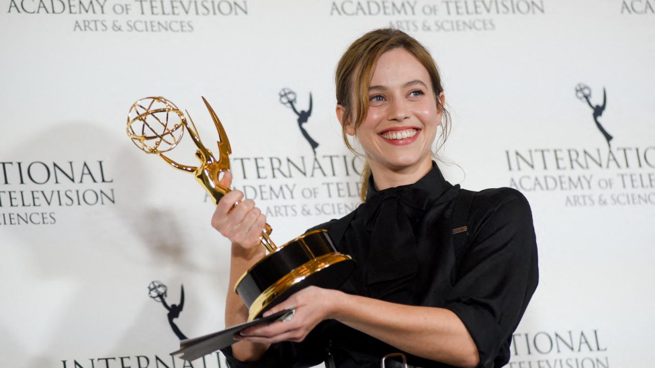 Lou De La Ge Sacr E Meilleure Actrice Aux International Emmy Awards Premiere Fr